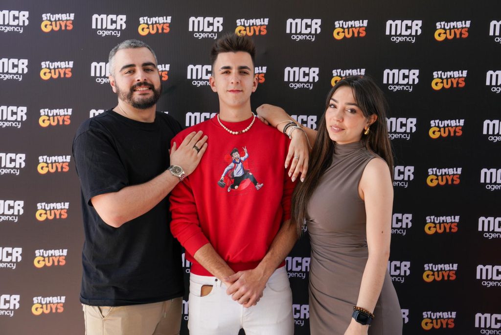 MCR-Agency y Strumble Guys